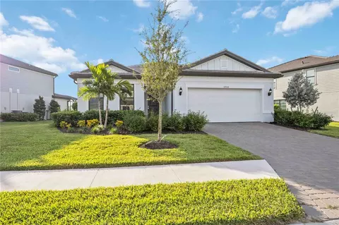 5755 Bluestar Ct, Lakewood Ranch, FL 34211