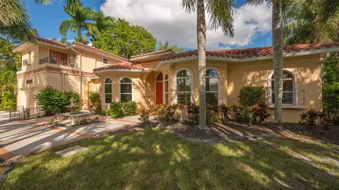 2627 Pleasant Pl, Sarasota, FL 34239
