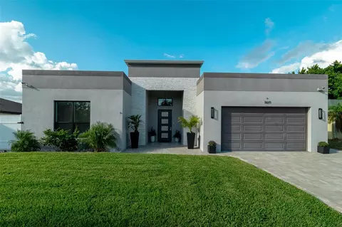 1669 Colleen St, Sarasota, FL 34231