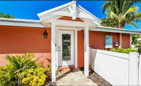 6700 Holmes Blvd #B, Holmes Beach, FL 34217