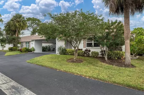 2445 Riverbluff Pkwy #V-214, Sarasota, FL 34231
