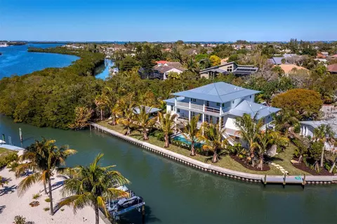 610 Longview Dr, Longboat Key, FL 34228