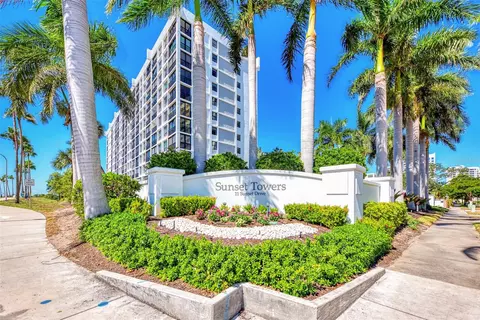 11 Sunset Dr #102, Sarasota, FL 34236
