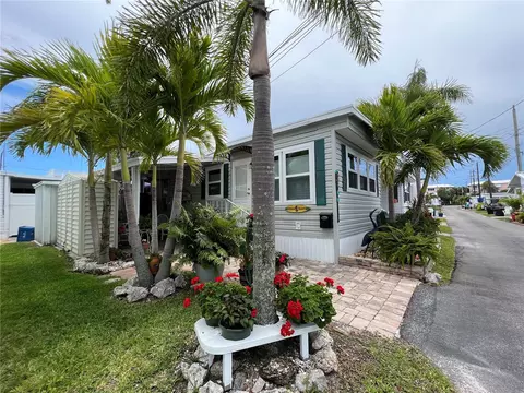 2601 Gulf Dr N #425, Bradenton Beach, FL 34217