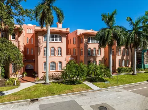1221 N Palm Ave #206, Sarasota, FL 34236
