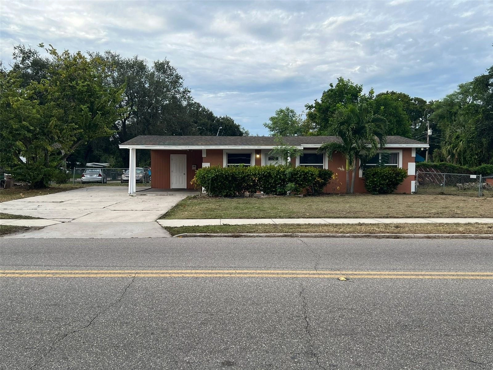 817 18th St E, Bradenton, FL 34208 photo 1