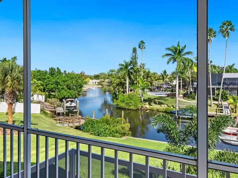 5515 America Dr, Sarasota, FL 34231