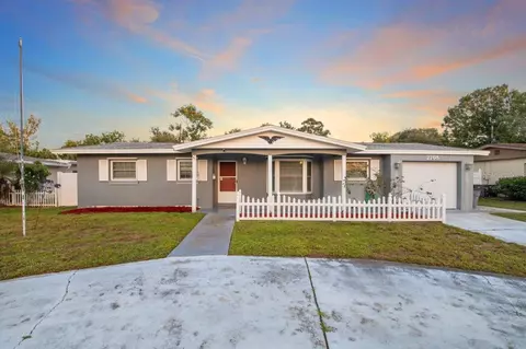 2768 Fountain Pl, Sarasota, FL 34235