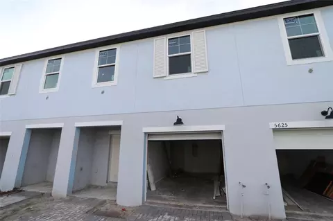 5621 Tripoli Dr, Palmetto, FL 34221