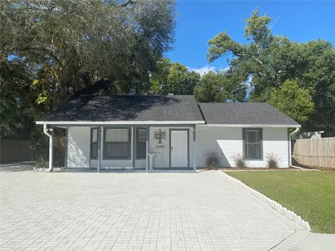 2305 52nd Ave E, Bradenton, FL 34203