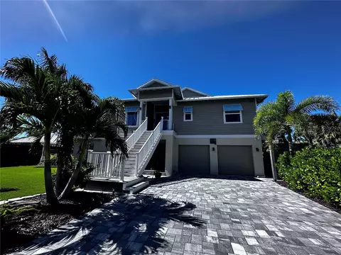 512 Pine Cone Ln, Nokomis, FL 34275