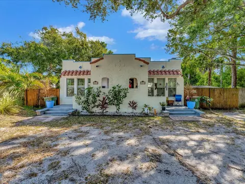 1211 26th St W, Bradenton, FL 34205