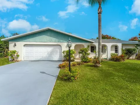 1423 Georgetowne Dr, Sarasota, FL 34232