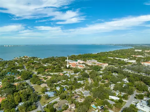 575 N Shore Dr, Sarasota, FL 34234
