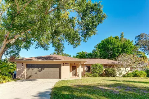 5103 Brandeis Cir N, Sarasota, FL 34243