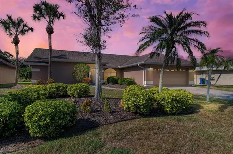 5726 Carriage Dr, Sarasota, FL 34243