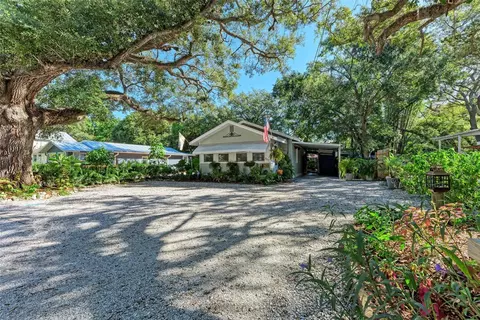 807 37th St W, Bradenton, FL 34205