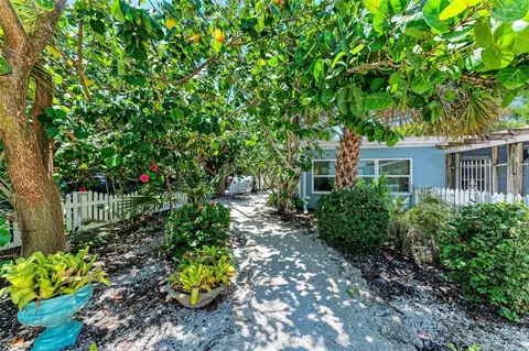 610 N Bay Blvd, Anna Maria, FL 34216