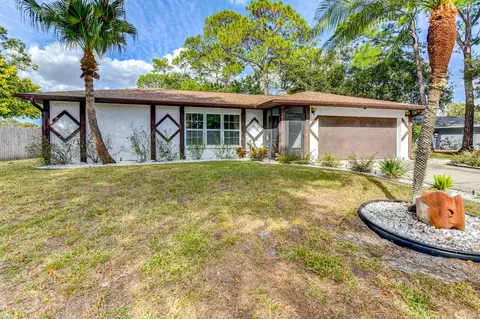 8110 Woodlawn Cir S, Palmetto, FL 34221