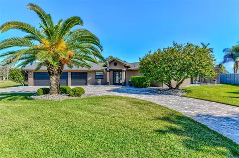 5237 Canterbury Dr, Sarasota, FL 34243