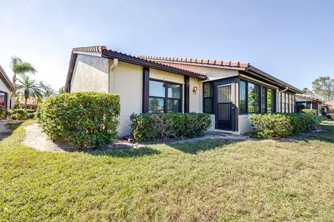 879 Country Club Cir #68, Venice, FL 34293