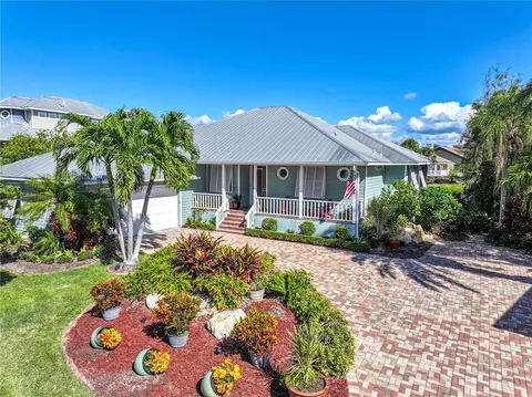 374 Dolphin Shores Cir, Nokomis, FL 34275