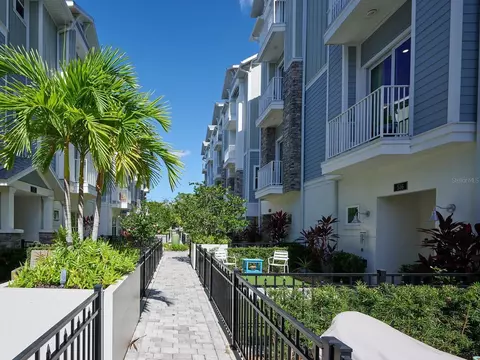 516 Laurel Park Dr, Sarasota, FL 34236