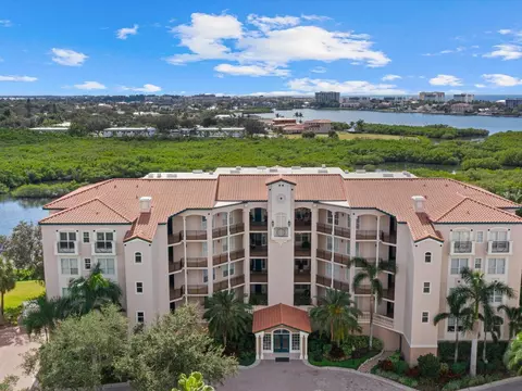 5440 Eagles Point Cir #203, Sarasota, FL 34231