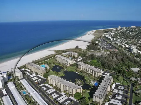 5760 Midnight Pass Rd #109, Sarasota, FL 34242