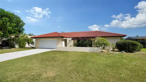 2218 Lakewood Dr, Nokomis, FL 34275