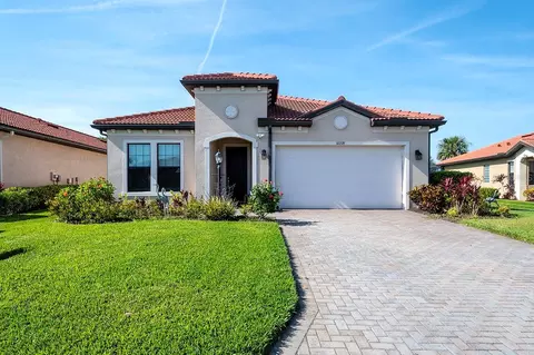10228 Loch Lomond Dr, Bradenton, FL 34211