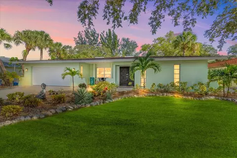735 Birdsong Ln, Siesta Key, FL 34242