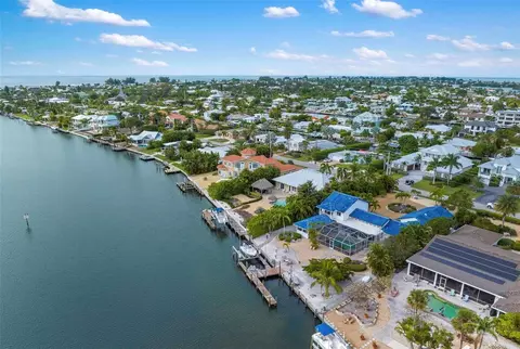 533 Key Royale Dr, Holmes Beach, FL 34217