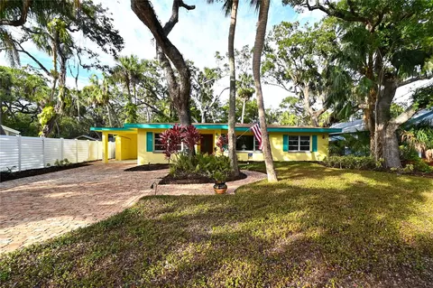 825 Tennessee Ln, Sarasota, FL 34234