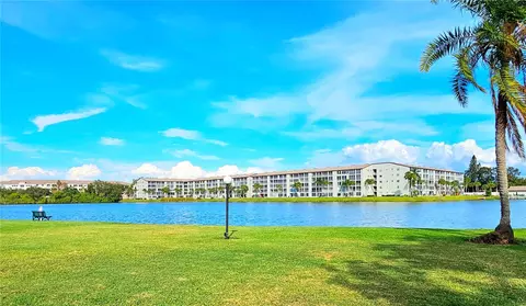 3853 Lake Bayshore Dr #F107, Bradenton, FL 34205