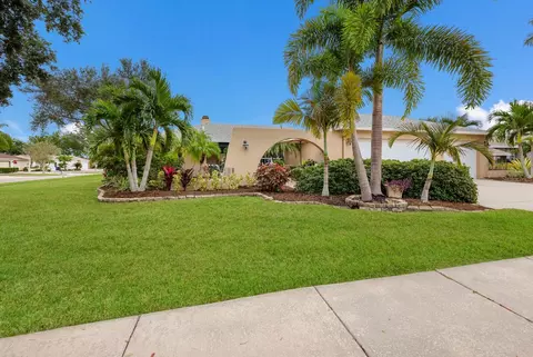 6901 Easton Ct, Sarasota, FL 34238