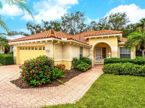 8332 Canary Palm Ct, Sarasota, FL 34238