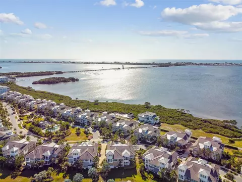 327 Compass Point Dr #202, Bradenton, FL 34209