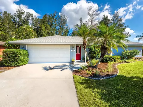 5479 Creeping Hammock Dr, Sarasota, FL 34231