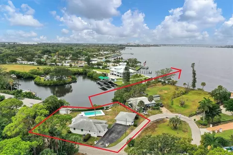 329 22nd Street Ct NE, Bradenton, FL 34208