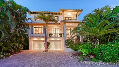 4947 Commonwealth Dr, Sarasota, FL 34242