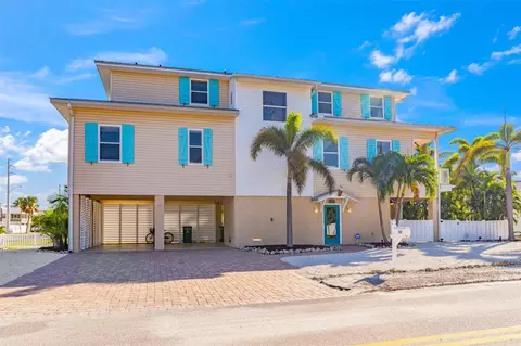 115 30th St, Holmes Beach, FL 34217