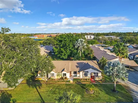 3703 60th St W #25, Bradenton, FL 34209