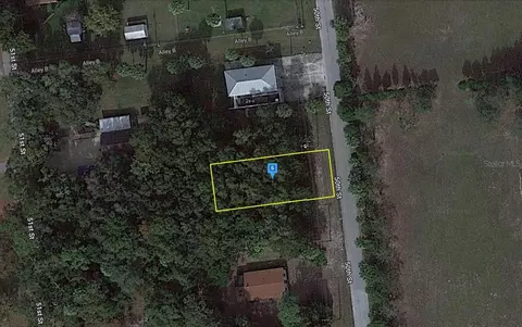 5 50th St, Yankeetown, FL 34498