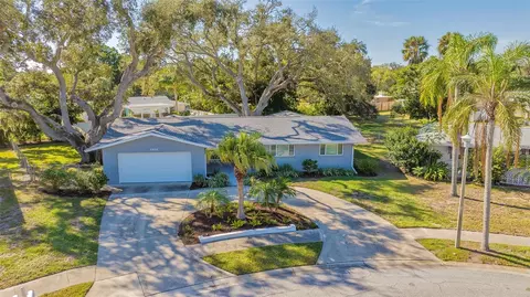 6806 Half Moon Dr, Sarasota, FL 34231