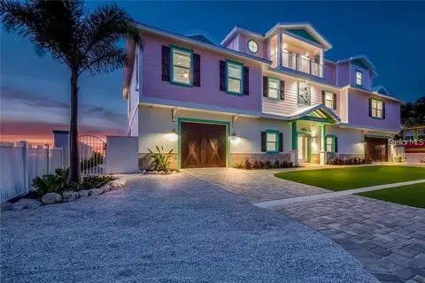 2802 Avenue E, Holmes Beach, FL 34217