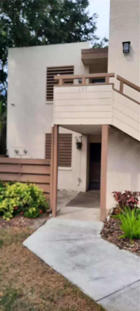 137 Pineneedle Dr, Bradenton, FL 34210
