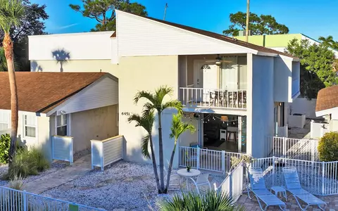 6451 Elmwood Ave #E, Sarasota, FL 34231