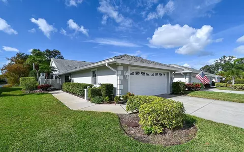 7704 Palm Aire Ln, Sarasota, FL 34243
