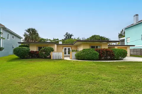 480 Island Cir, Sarasota, FL 34242